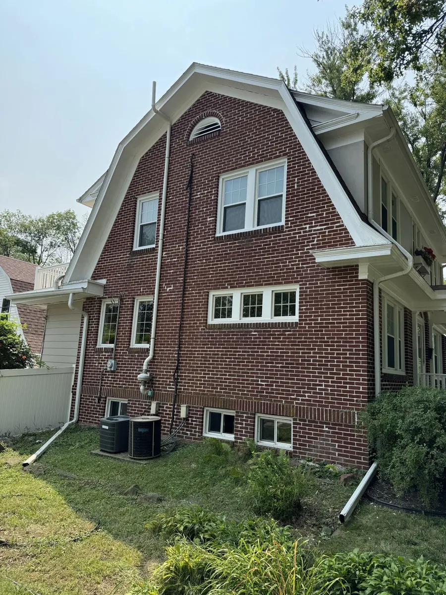 Brick Two-Story — Exterior Trim & Eaves — finished, photo 3